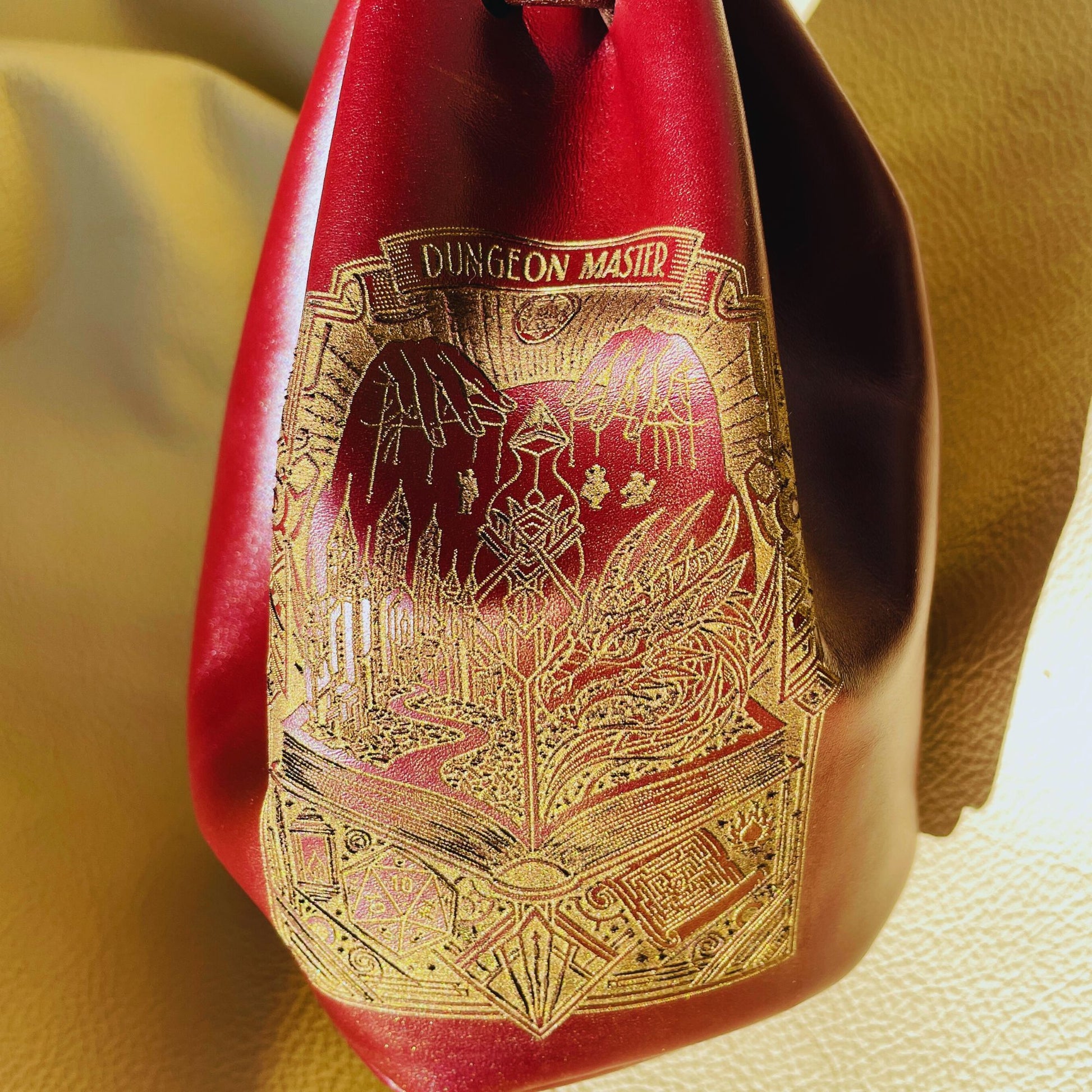 SteamVoyage - sacchetto dadi in pelle bordeaux per Master di Dungeons and dragons con laccio in pelle per chiusura e incisione al laser dorata