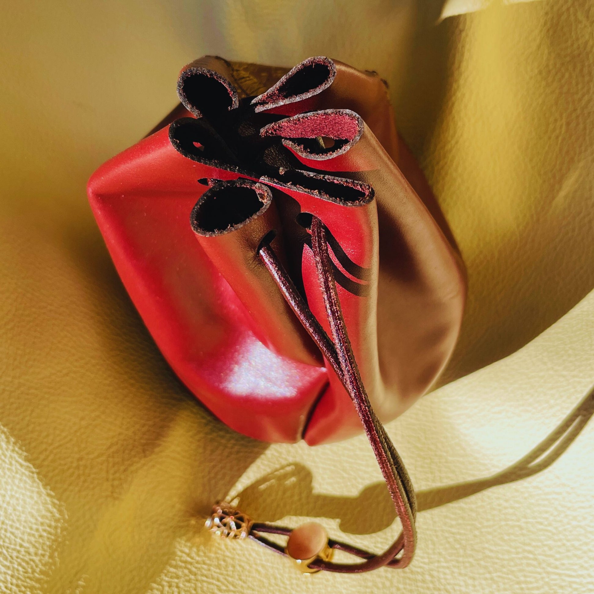 SteamVoyage - sacchetto dadi in pelle bordeaux per Master di Dungeons and dragons con laccio in pelle per chiusura e incisione al laser dorata