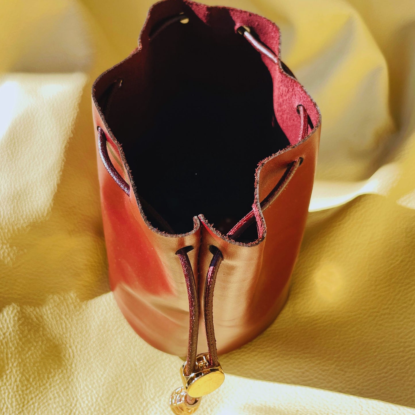 SteamVoyage - sacchetto dadi in pelle bordeaux per Master di Dungeons and dragons con laccio in pelle per chiusura e incisione al laser dorata