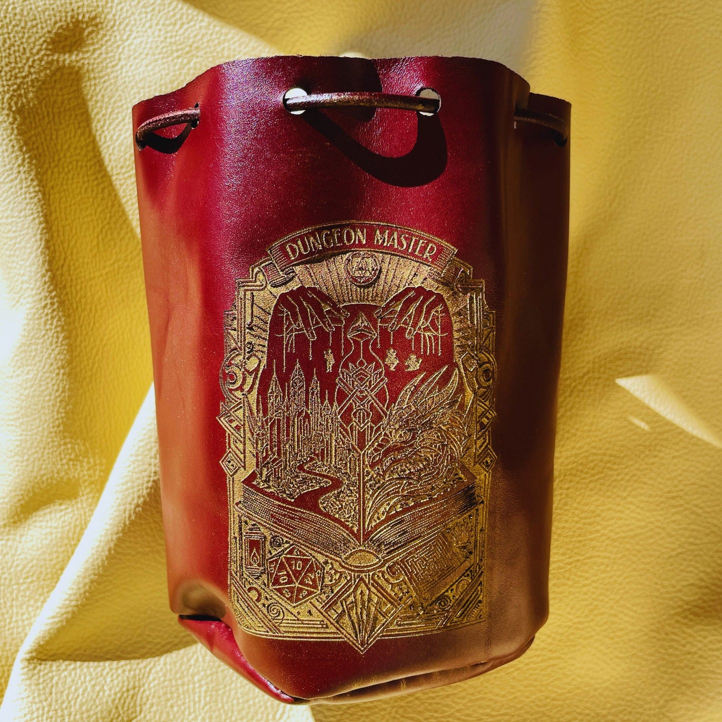 SteamVoyage - sacchetto dadi in pelle bordeaux per Master di Dungeons and dragons con laccio in pelle per chiusura e incisione al laser dorata