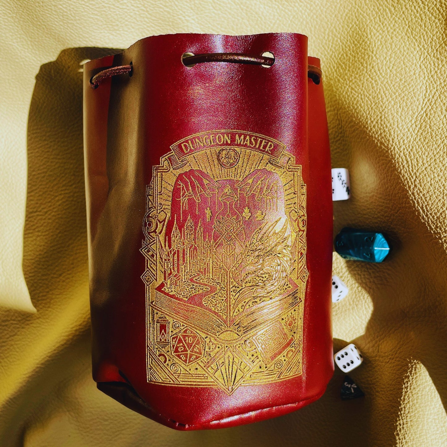 SteamVoyage - sacchetto dadi in pelle bordeaux per Master di Dungeons and dragons con laccio in pelle per chiusura e incisione al laser dorata