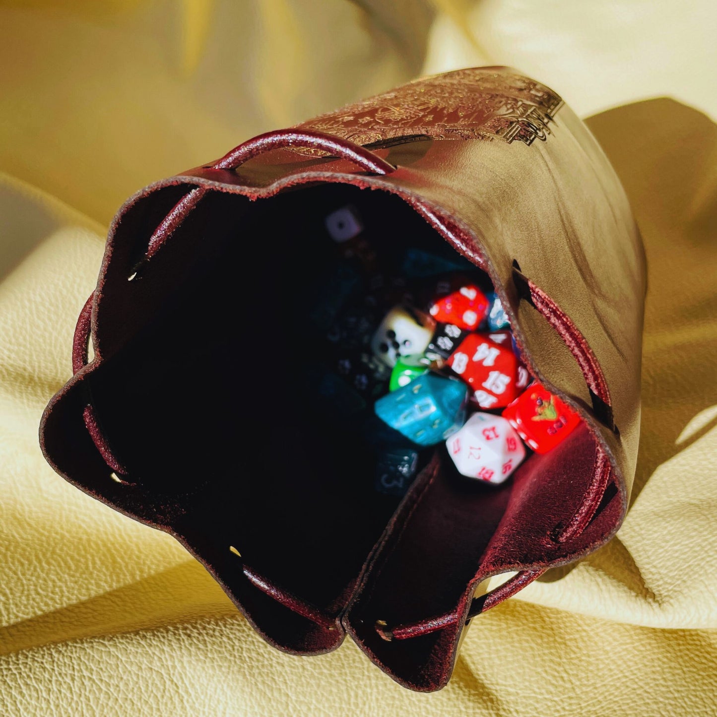 SteamVoyage - sacchetto dadi in pelle bordeaux per Master di Dungeons and dragons con laccio in pelle per chiusura e incisione al laser dorata