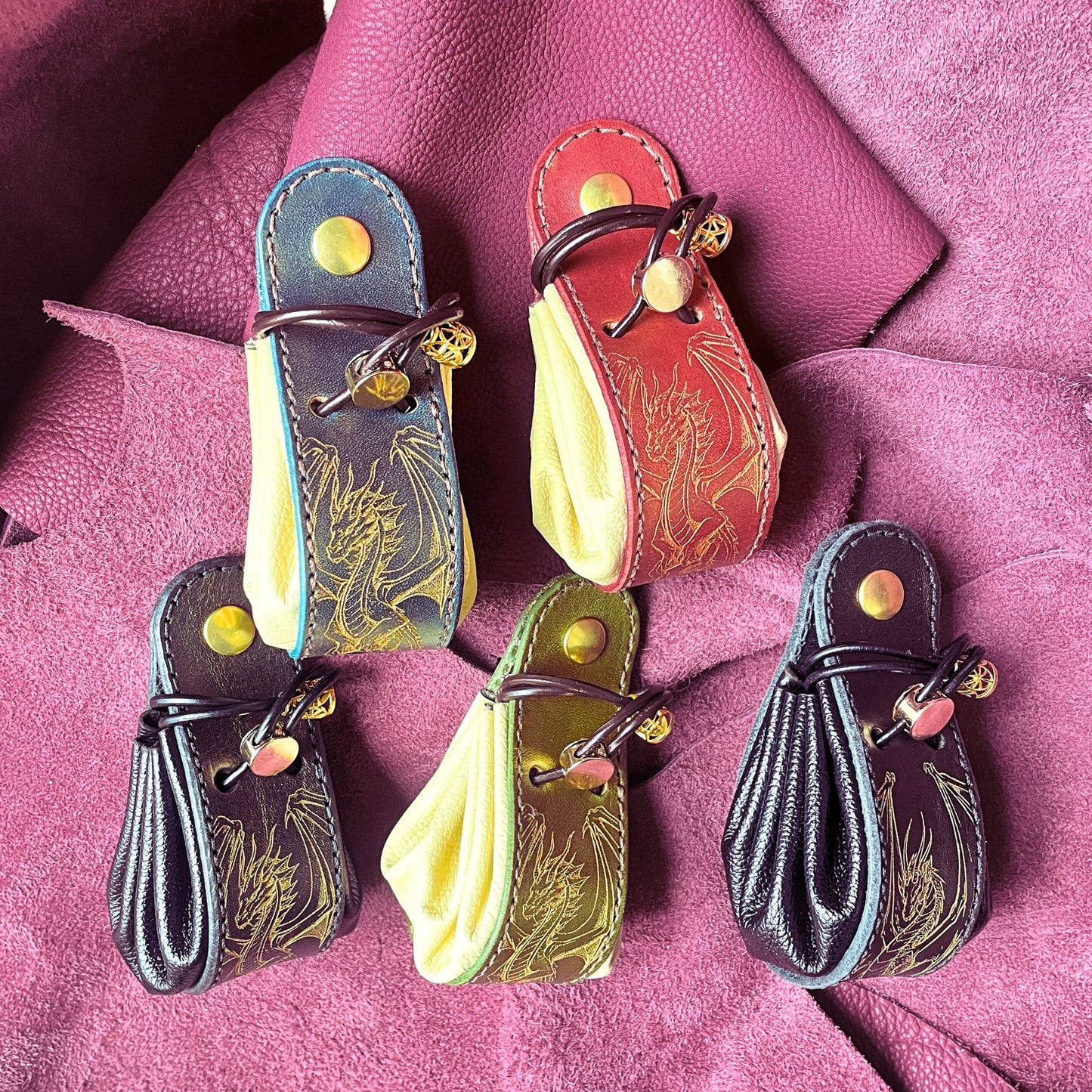 SteamVoyage - sacchetto porta dadi in cuoio e pelle con incisione al laser di un drago alato