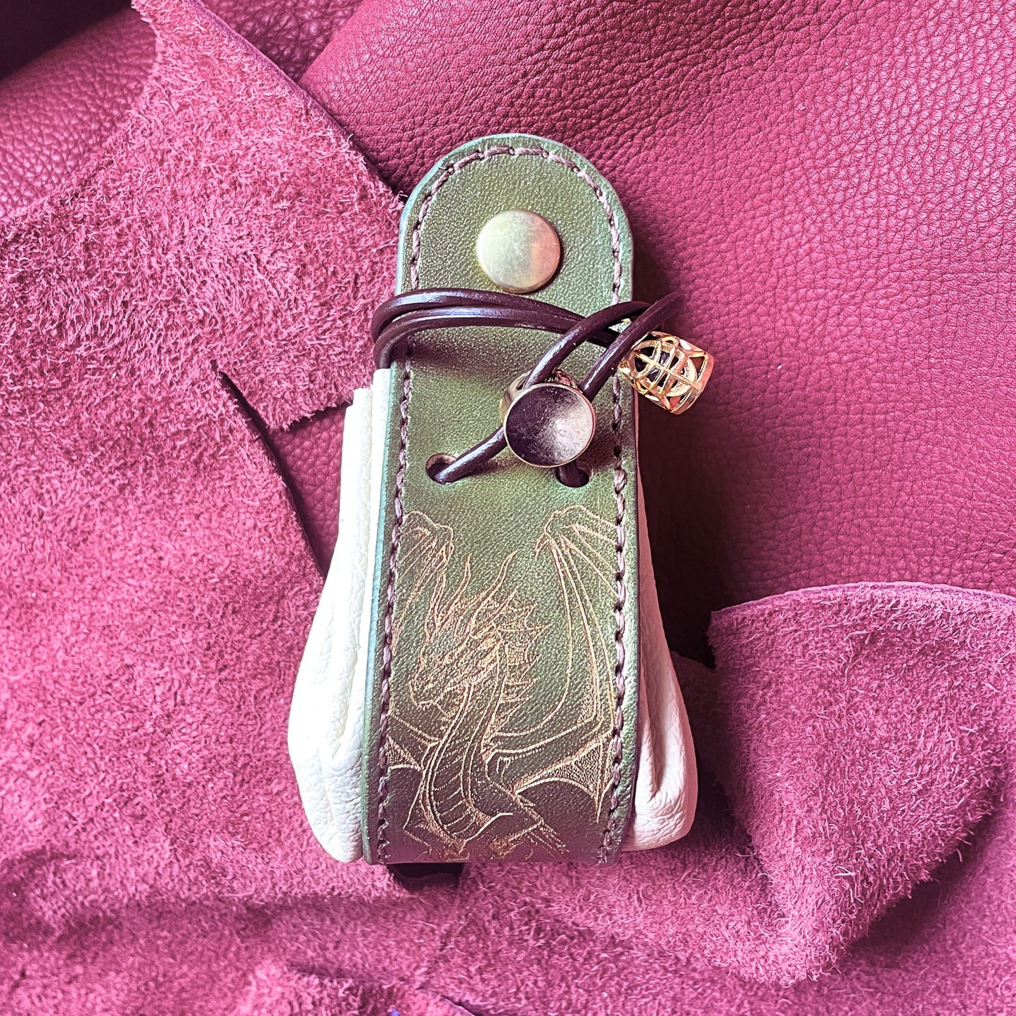 SteamVoyage - sacchetto porta dadi in cuoio e pelle con incisione al laser di un drago alato