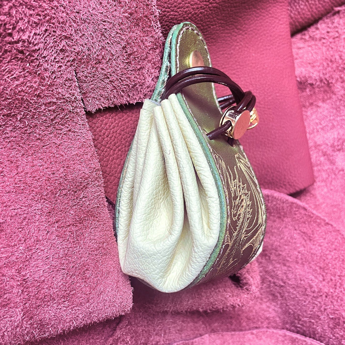 SteamVoyage - sacchetto porta dadi in cuoio e pelle con incisione al laser di un drago alato