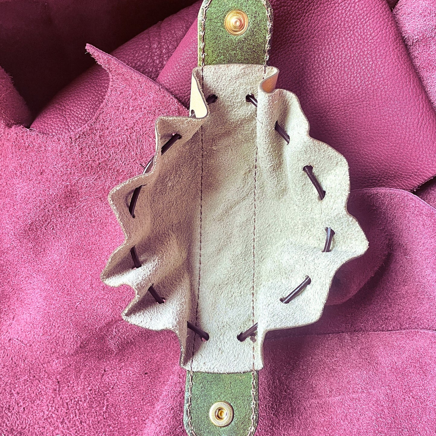 SteamVoyage - sacchetto porta dadi in cuoio e pelle con incisione al laser di un drago alato