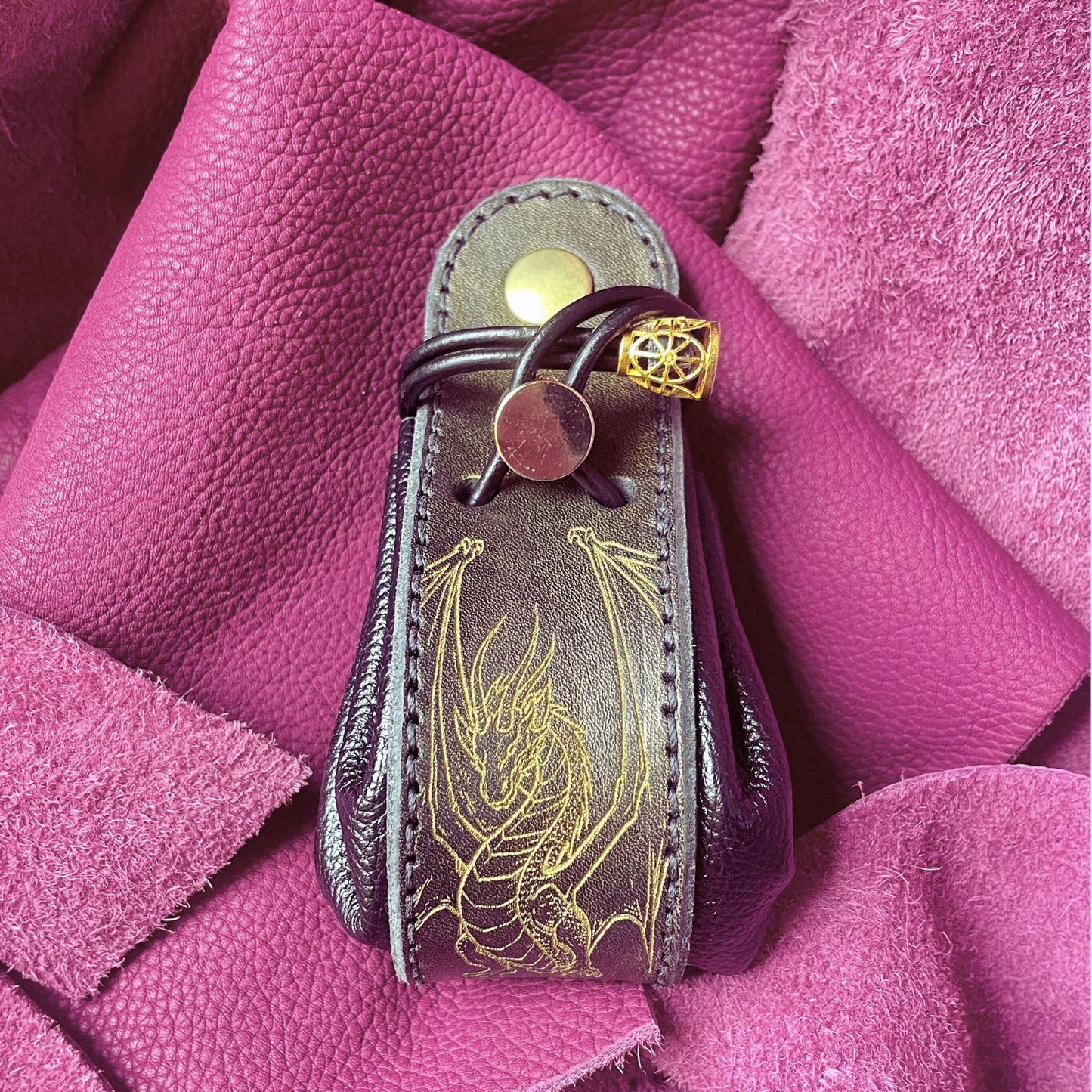 SteamVoyage - sacchetto porta dadi in cuoio e pelle con incisione al laser di un drago alato