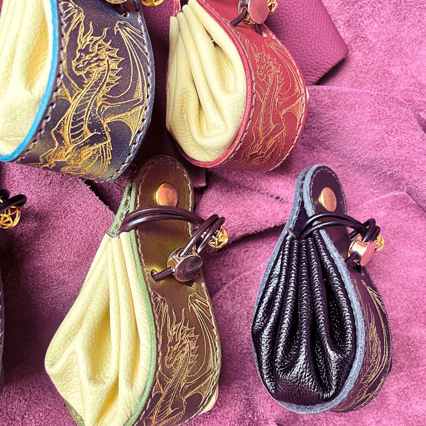 SteamVoyage - sacchetto porta dadi in cuoio e pelle con incisione al laser di un drago alato