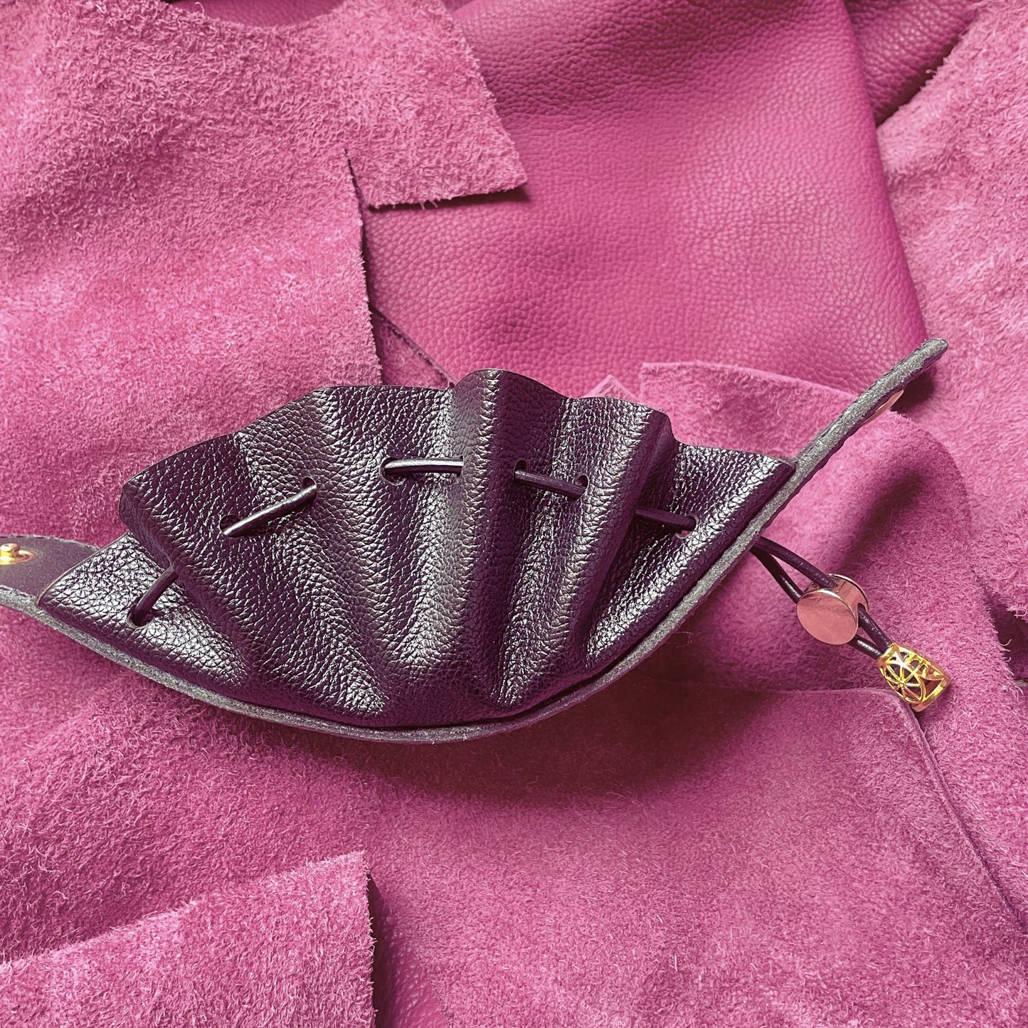 SteamVoyage - sacchetto porta dadi in cuoio e pelle con incisione al laser di un drago alato