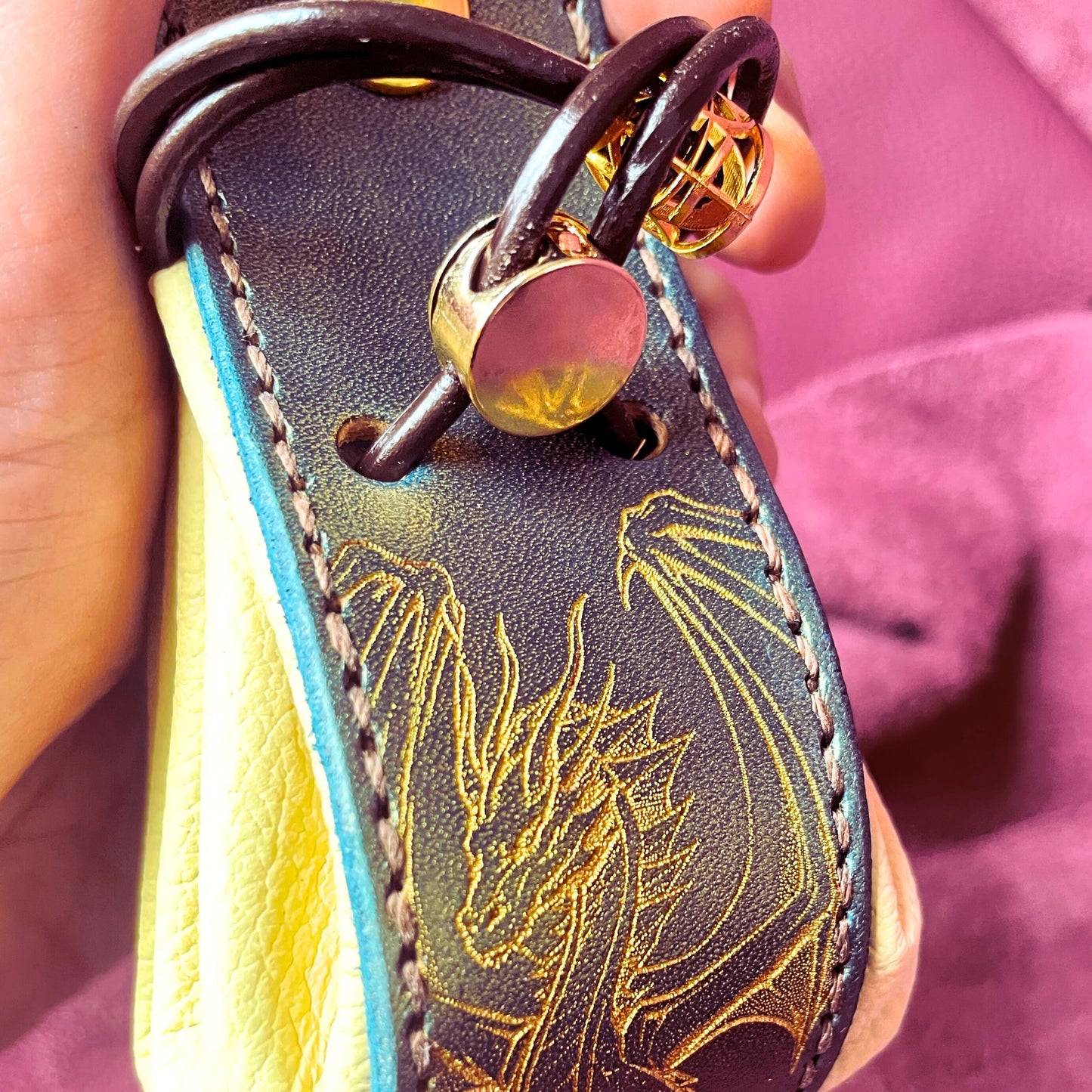 SteamVoyage - sacchetto porta dadi in cuoio e pelle con incisione al laser di un drago alato