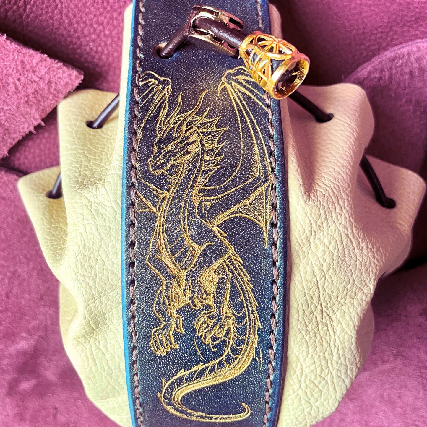 SteamVoyage - sacchetto porta dadi in cuoio e pelle con incisione al laser di un drago alato