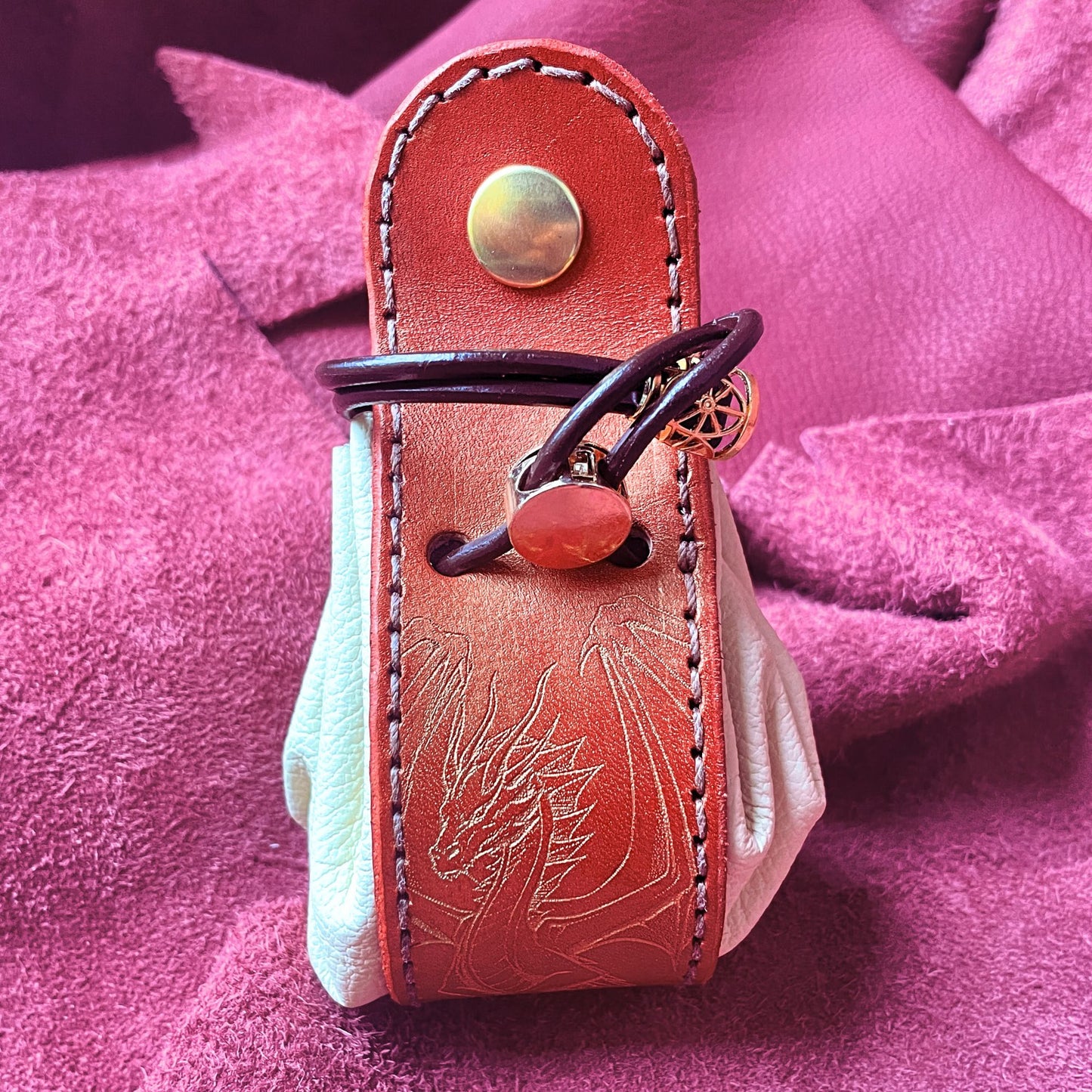 SteamVoyage - sacchetto porta dadi in cuoio e pelle con incisione al laser di un drago alato