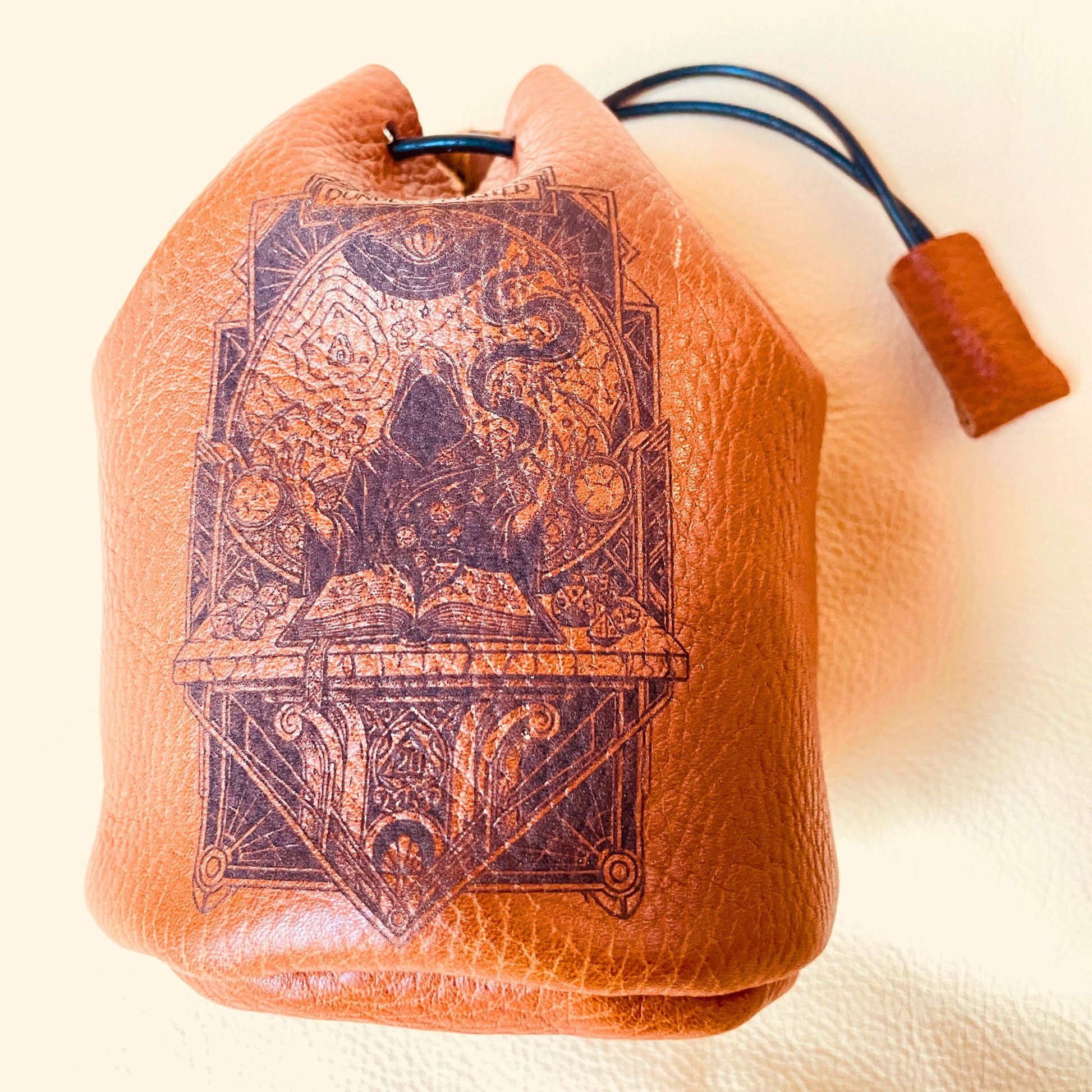 SteamVoyage - sacchetto dadi in pelle marrone per Master di Dungeons and dragons con laccio in pelle per chiusura e incisione al laser