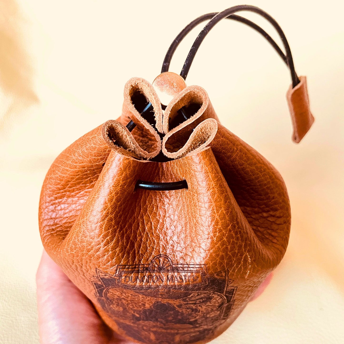 SteamVoyage - sacchetto dadi in pelle marrone per Master di Dungeons and dragons con laccio in pelle per chiusura e incisione al laser