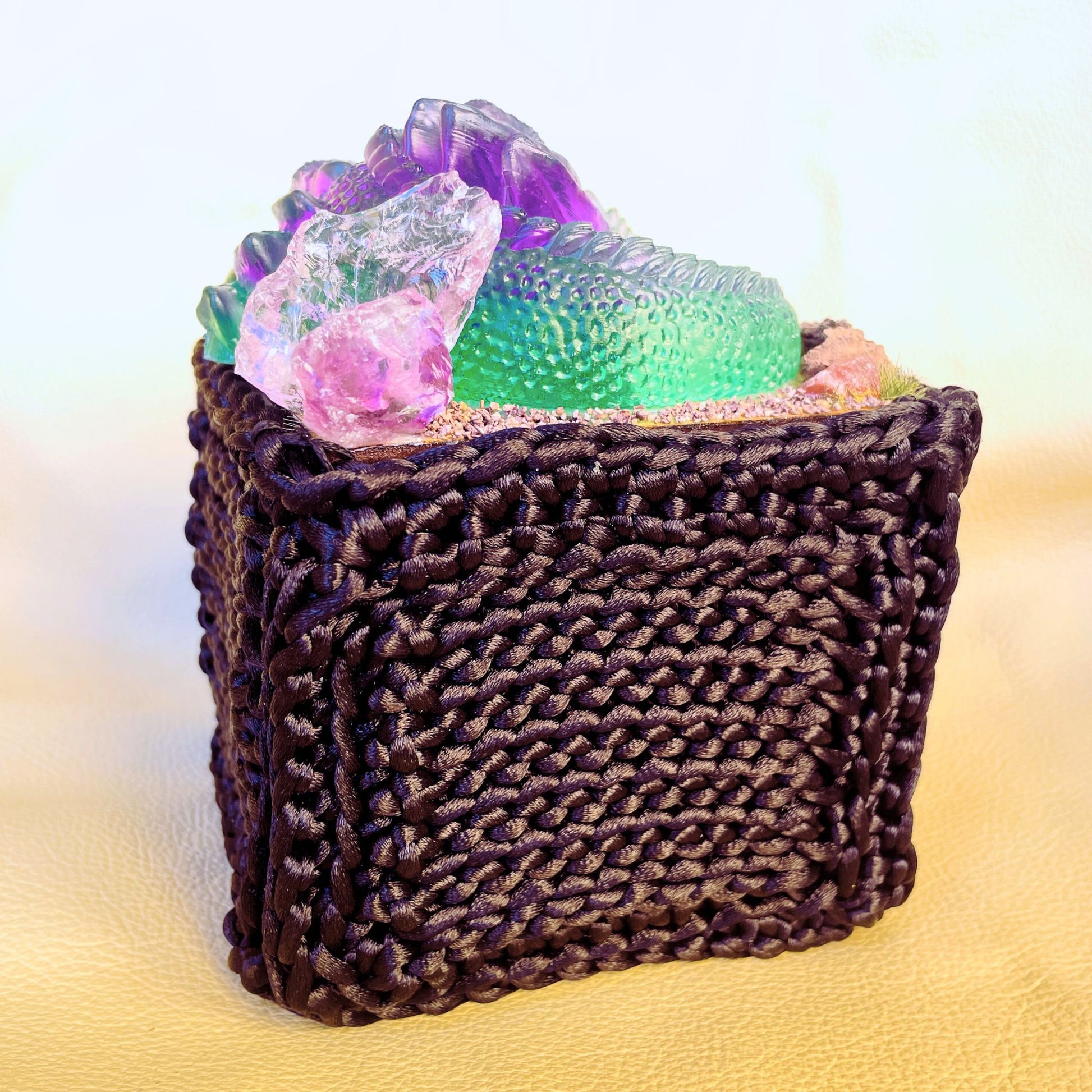 SteamVoyage - scatola del tesoro del draco in raso, legno, resina epossidica e pietre semi preziose