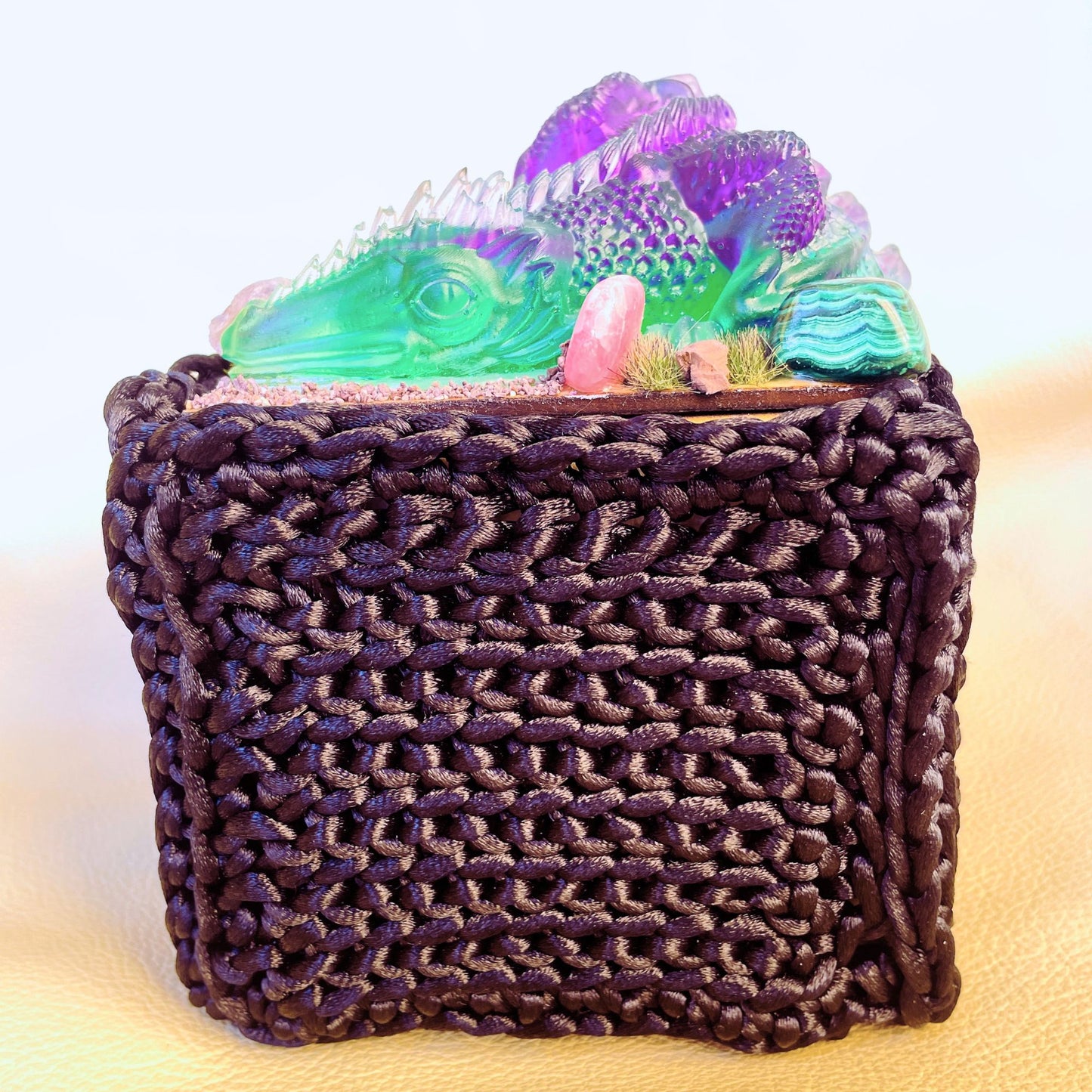 SteamVoyage - scatola del tesoro del draco in raso, legno, resina epossidica e pietre semi preziose