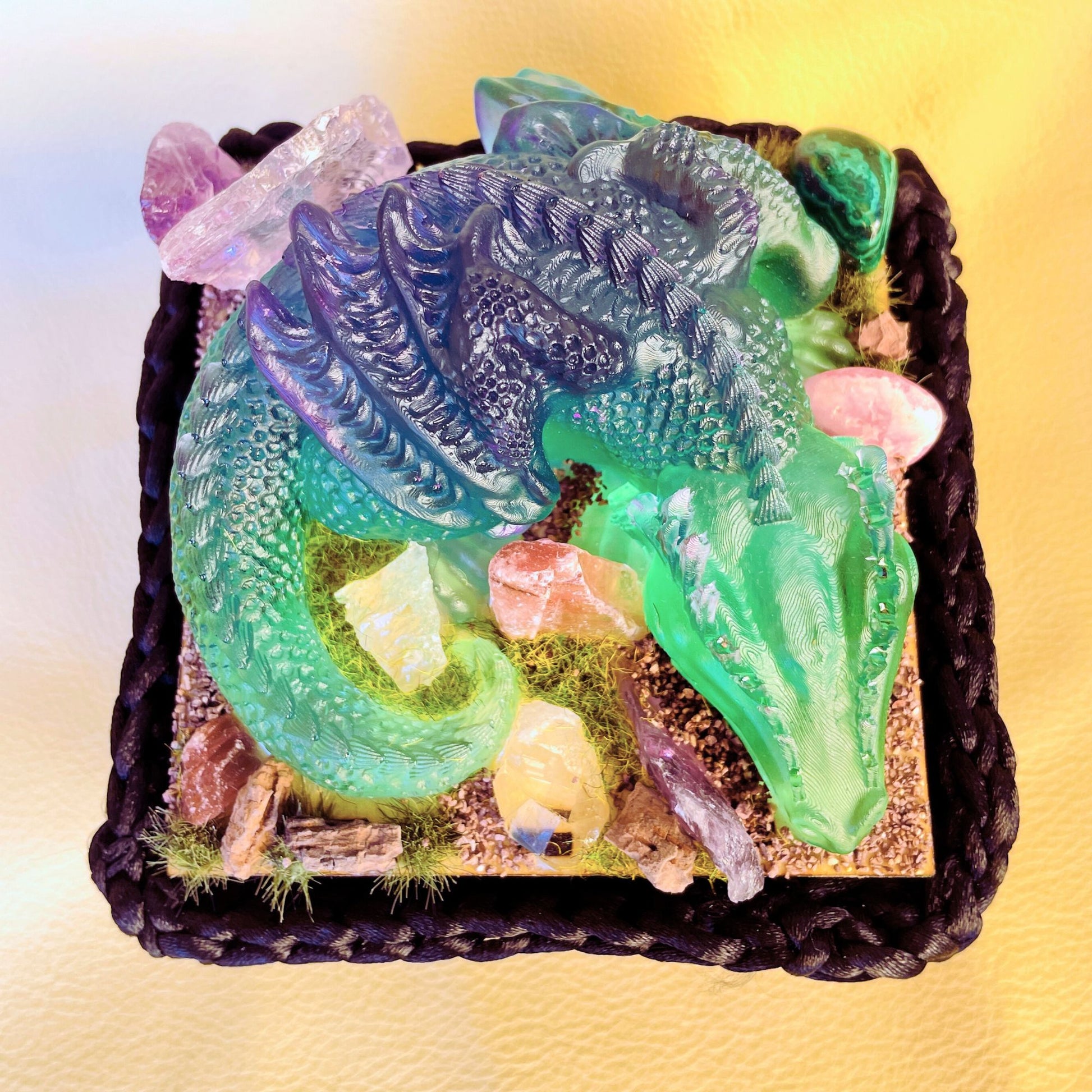 SteamVoyage - scatola del tesoro del draco in raso, legno, resina epossidica e pietre semi preziose