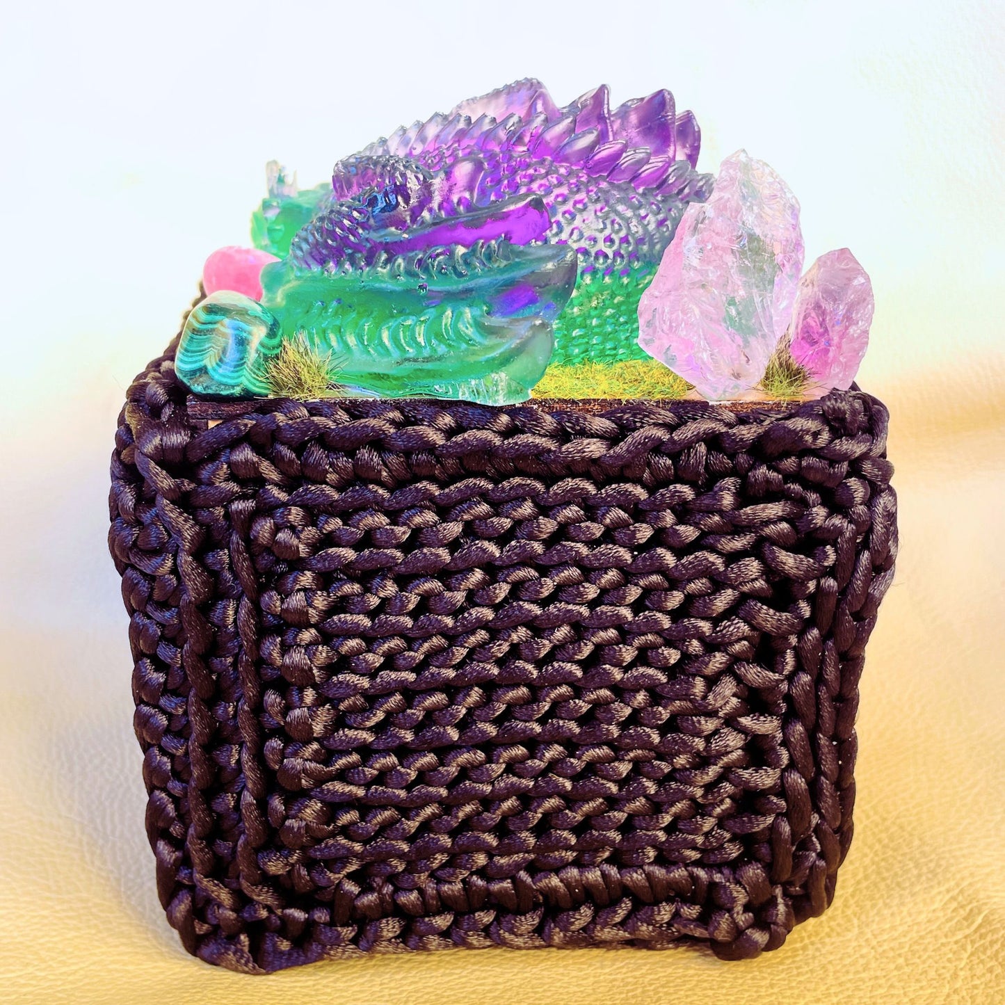 SteamVoyage - scatola del tesoro del draco in raso, legno, resina epossidica e pietre semi preziose