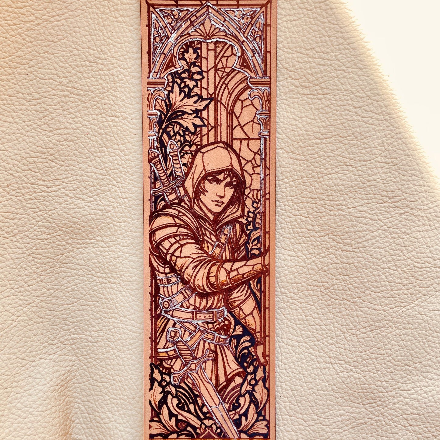 SteamVoyage - segnalibri in pelle incisi a laser con immagini che rappresentano alcune classi di Dungeons and dragons: Bardo e Barda, Chierico, Guerriero, Mago. Lo stile è rinascimentale e alcuni segnalibri sono dipinti a mano