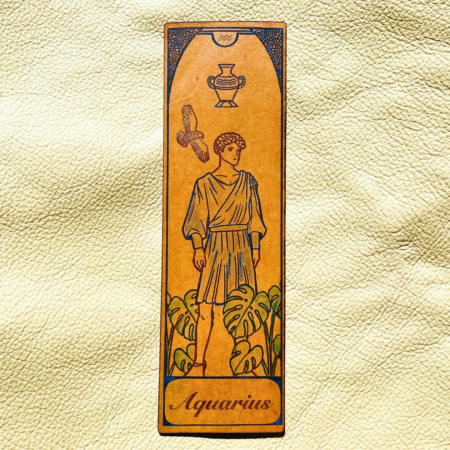 SteamVoyage - segnalibro in pelle con incisione dipinta a mano ispirata al mito greco del segno zodiacale Acquario