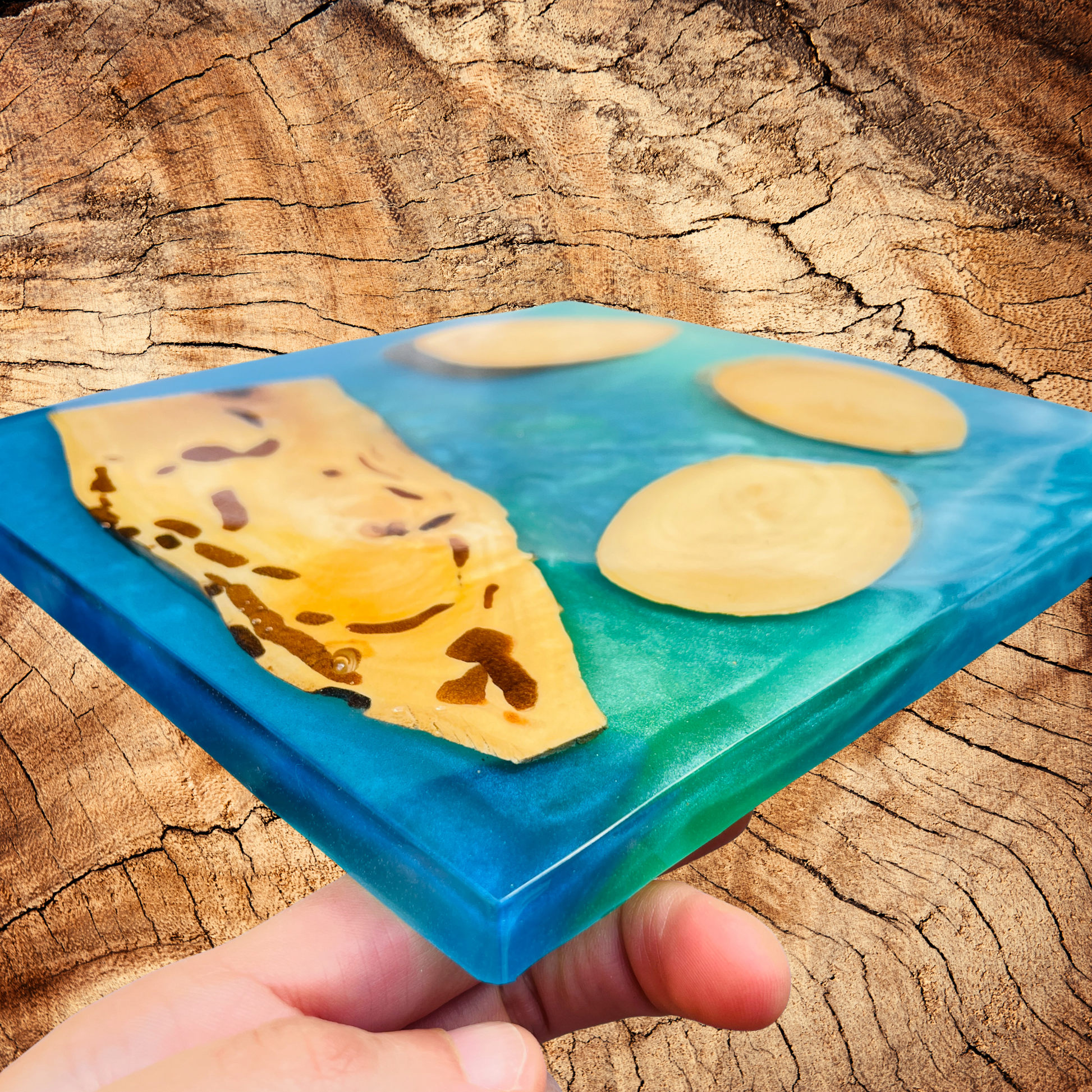 steamvoyage-sottopiatto quadrato in resina epoxy effetto mare con inserti in legno di ulivo