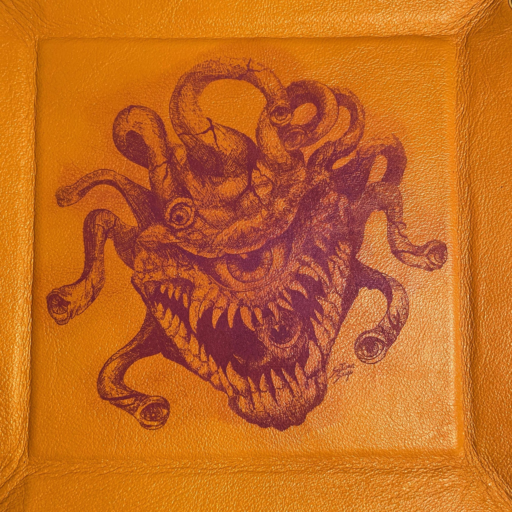 SteamVoyage - vassoio lancia dadi rivestito in pelle viola con incisione al laser di un Beholder dipinto di viola e quattro bottoni angolari richiudibili per sessioni di gioco di ruolo e gioco da tavolo