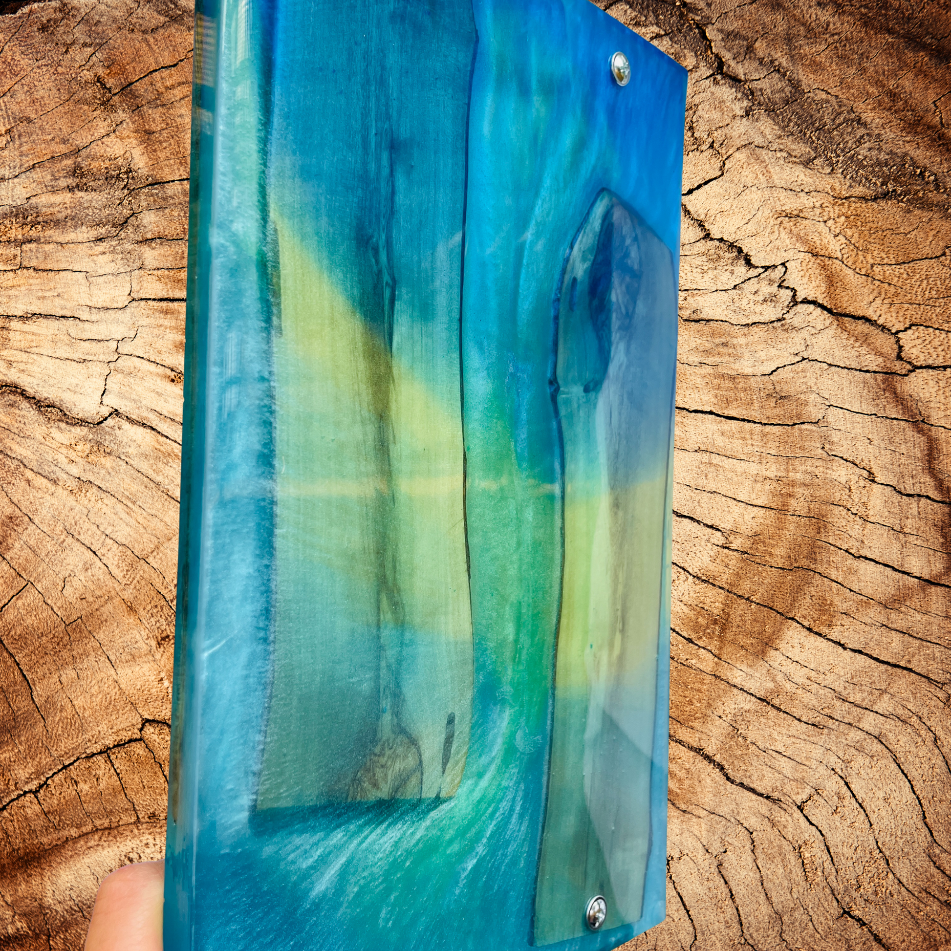 steamvoyage-vassoio in resina epoxy effetto mare con inserti in legno di ulivo